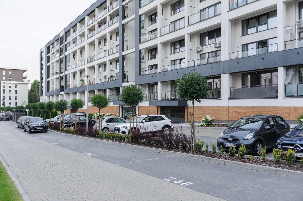 Lumina Apartment With Balcony Overlooking The Park Lódź Exterior foto